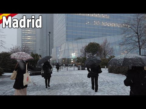 [4K] Snowfall in Madrid 🌨️ A walk through the city ❄️ (January 2026) Spain