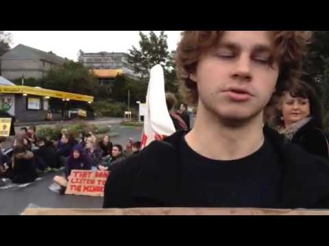 Protest Pantycelyn - darpar fyfyriwr