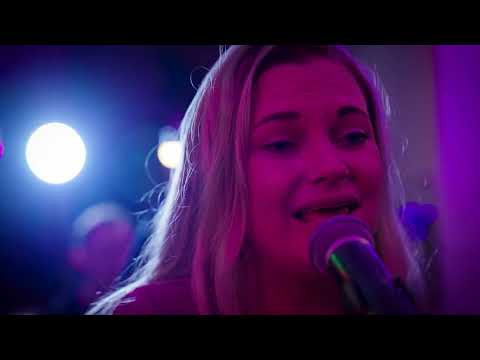 Sandra Vriese - Together Strong (official videoclip)