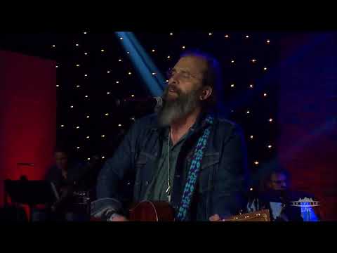 Steve Earle with "Guitar Town" from Skyville Live