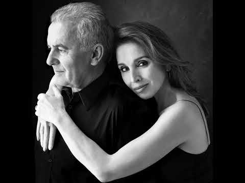 Ana Belén, Víctor Manuel y Víctor Heredia - Sin familia (2005)