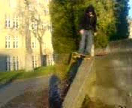 Buzz s'écrase en skate