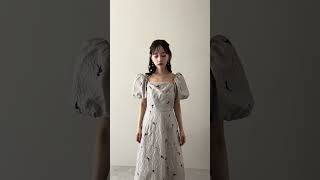 ベージュのフラワー刺繍ジャガードフレアドレス 動画