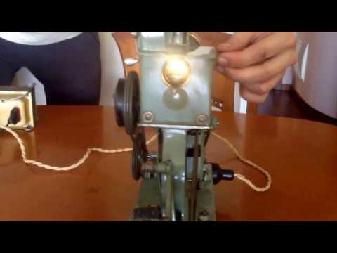 Proyector Pathe Baby funcionando - Todocoleccion GroupAntique