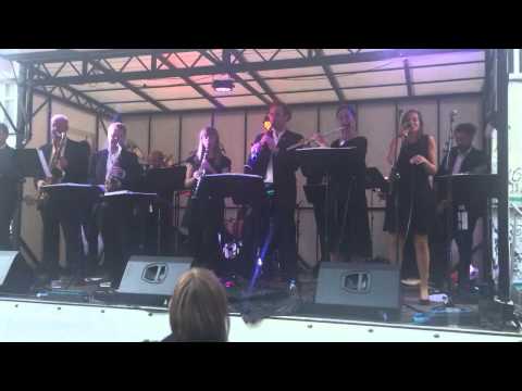 Berlin, Dein Gesicht hat Sommersprossen - Bolschewistische Kurkapelle Schwarz-Rot