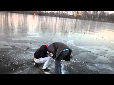 Polenböller unter Eis