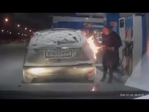 Mal eben mit dem Feuerzeug nachdsehen ob vollgetankt :D