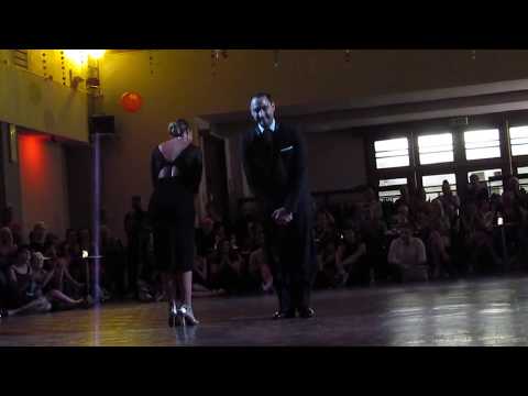  Fausto Carpino  and  Stephanie Fesneau  are  dancing  to  the  milonga  "  Meta Fierro  "  by  Juan D'Arienzo  in  2019