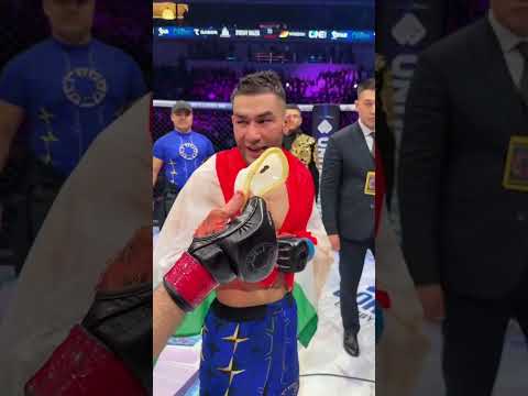 Жесткий удар в пах #mma #octagon #fighting