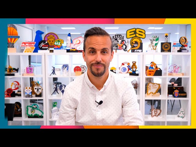 Vídeo relacionado con Wanapix | Trofeo Grande Personalizado con Nombre y Texto | Cristal Grabado (Escala de Grises) | Premio Personalizado Empresa | Octogonal 17 cm | Incluye Estuche para Guardar | Jubilación