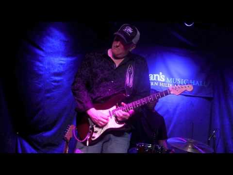 ''BLUES MAKE ME FEEL SO GOOD'' - ALBERT CUMMINGS BAND @ Callahan's, March 2017