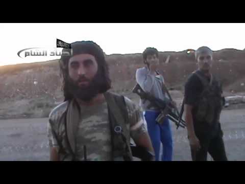 جولة ميدانية مع مقاتلي أجناد الشام داخل رحبة خطاب في ريف حماة بعد السيطرة عليها ورصد للغنائم