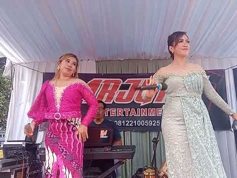 VOC.sifa feat Sabrina..keseruan di  atas panggung..