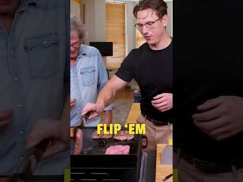 A Burger Scholar recreates the ORIGINAL Wendy's burger 🍔