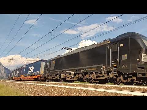 Un treno merci TEC e regionale veloce E464+Mazinga, incrocio a bassa velocità sulla parabolica