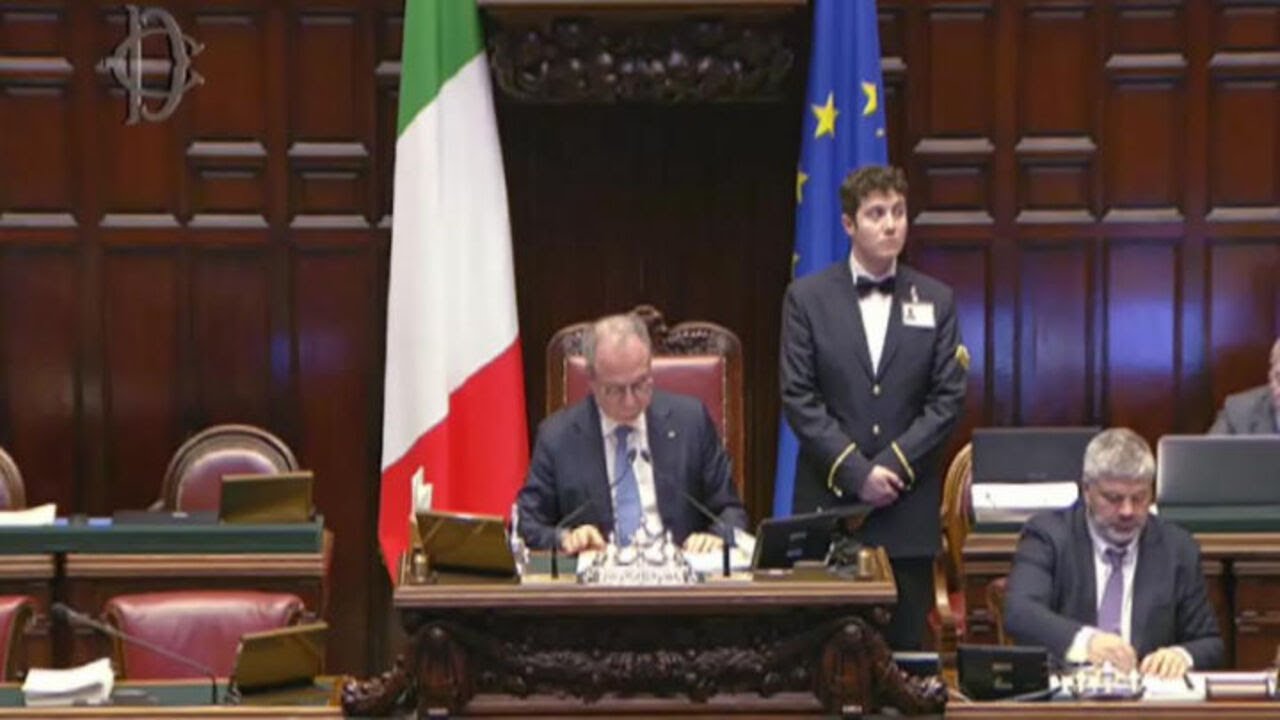 Conte su Dl sicurezza: Governo costringe gli avvocati a corruzione e patrocinio infedele