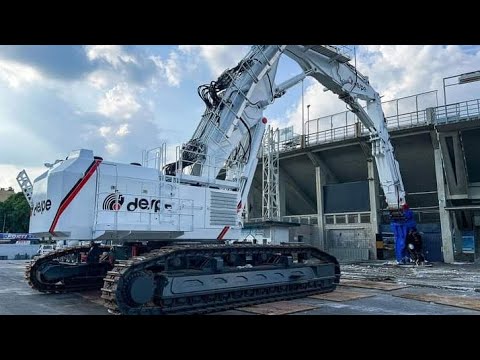 BERGAMO STADIO Il nuovo mega escavatore di DESPE S.P.A  il JUMBO  CAT 6015B  il più grande D'Europa