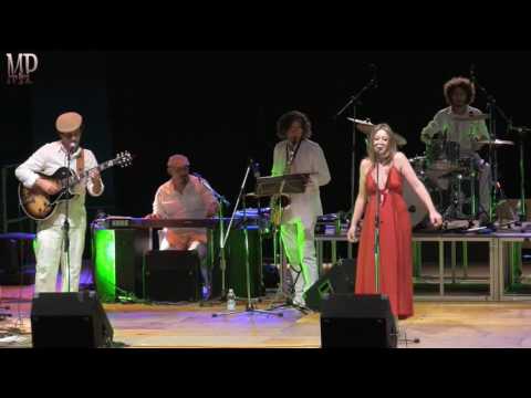 Bebo Best & The Super Lounge Orchestra - The Sun Is Shinin' (Live)