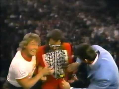 Vince McMahon & Roddy Piper Magically Play "Chopsticks" On Jimmy Hart's Jacket