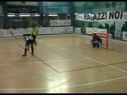 Viareggio Forte 5 a 2 Rigore:traversa di Montivero