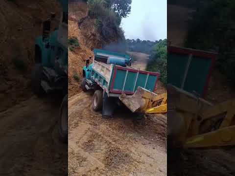 trochando por Teruel huila. #volquetascolombia #themuelas #automobile