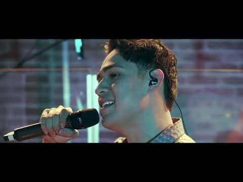 Asi Me Gusta Andar / Repartiendo Dulces - Grupo Dos Banderas