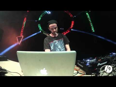 PARANOIAK LIVE @ RAGGATEK IN YOUR FACE3 by Slash9 Tv