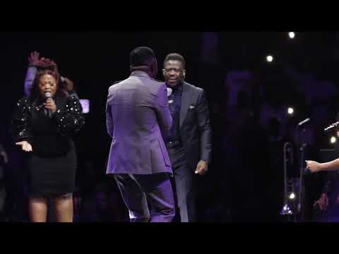 Takie Ndou ft Bishop Benjamin Dube - Wahalalela (Live)