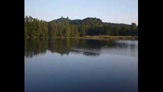preview picture of video 'Rokytnický rybník a zrcadlící se Trosky - CHKO Český ráj Geopark UNESCO'