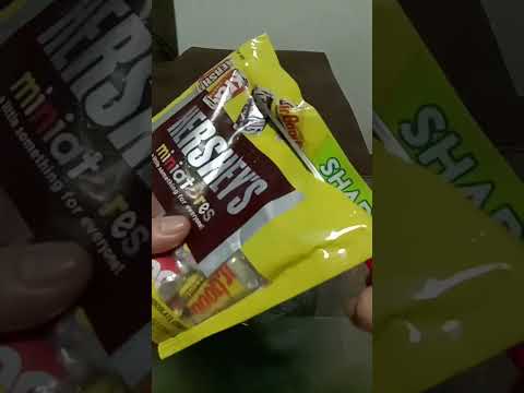 HERSHEY'S MINIATURE OPENING PACK #short