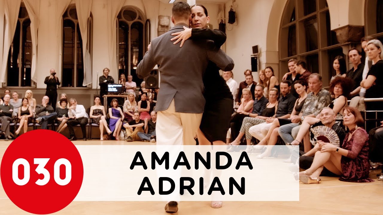 Amanda and Adrian Costa – Copas, amigas y besos