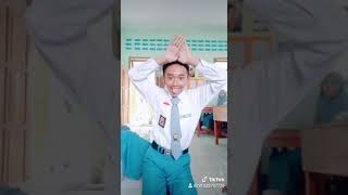 Download lagu Tari ular lebih bagus dari aslinya mp3 Download lagu Tari ular lebih bagus dari aslinya mp3