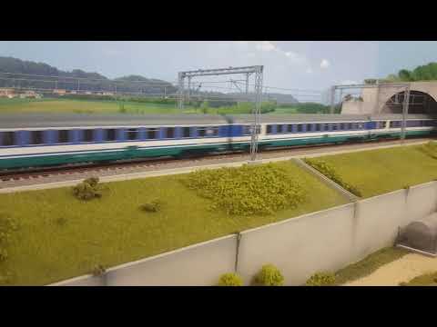 Plastico Associazione TrenoRoma. Exp 895 anni '90 in transito in DD nei pressi di Orte