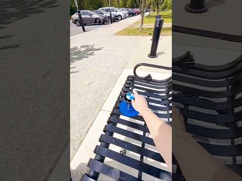 فتاة صغيرة تضغط على شعار بي إم دبليو🤯😍!! #shorts