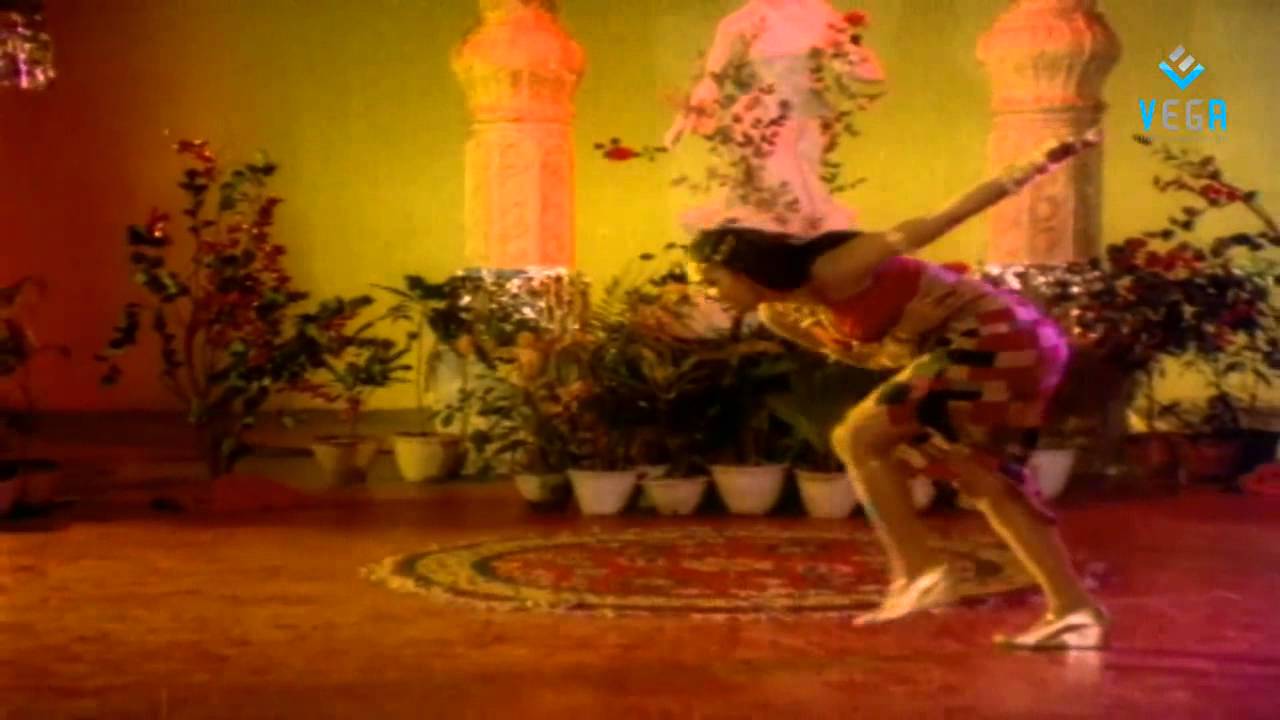 Ennudaya Jadhagathil Song Lyrics | Iru Medhaigal | Vani Jairam