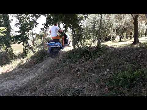 Acrobazie con Gilera Typhoon