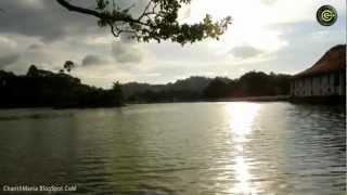 preview picture of video 'Kandy Lake in the Evening'