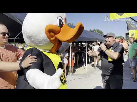 Presentatie nieuwe tenues korfbalvereniging DOS Kampen
