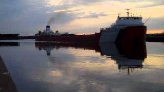 preview picture of video 'Roger Blough steams out of Superior'