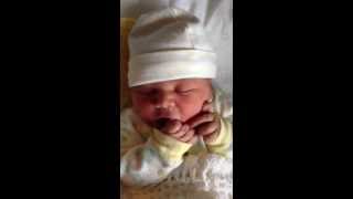 How to stop an infant baby from crying - a quick and natural mothod