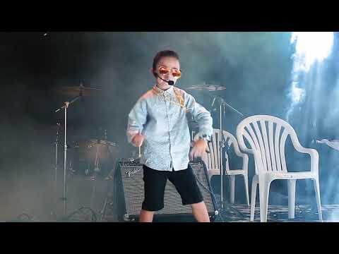 Grave Bater- Vini Camilo apresentação no show de talentos musica Kevinho