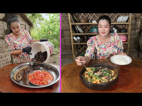 Amazing cook Eel with crab and chicken ovary - Cooking with Sreypov