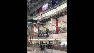 Pertunjukan Akrobat Flying Trapeze Dari Rusia di Mall Pondok Indah