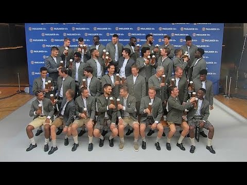 Das Bier auch ohne Wiesn genießen: FC Bayern stößt an!