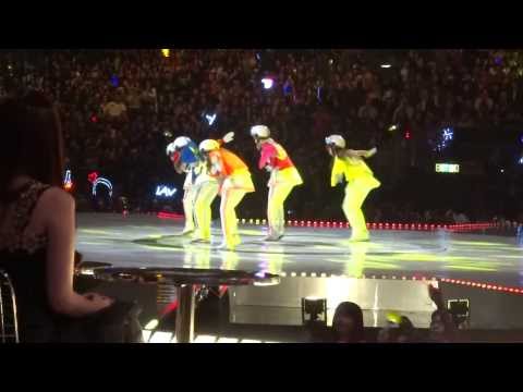 131122 MAMA 2013 - Crayon Pop (Bar Bar Bar)