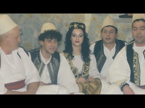 " MARTOHET GJIROKASTRITE " - ERMELINDA BIXHAKU & ARTAN BIXHAKU & GRUPI I CFAKES