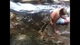 preview picture of video 'Tombo muito engraçado na cachoeira no (frade);'