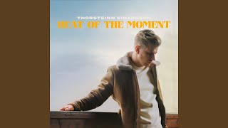 Kadr z teledysku Heat of the Moment tekst piosenki Thorsteinn Einarsson
