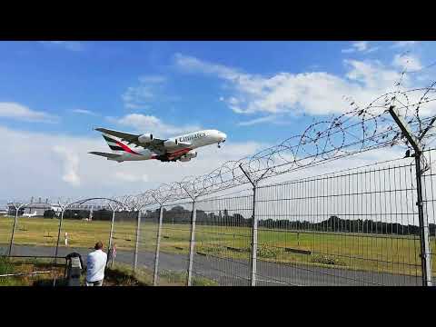 Airbus A380 Take off Hamburg 08/22