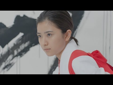 黒島結菜、凜々しい書道家に!「ミラバケッソ」新CMでバイオリニスト&写真家にも挑戦